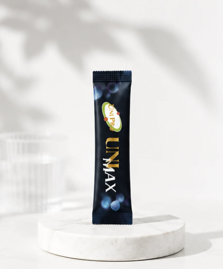 UNI MAX sachet standing on a marble podium