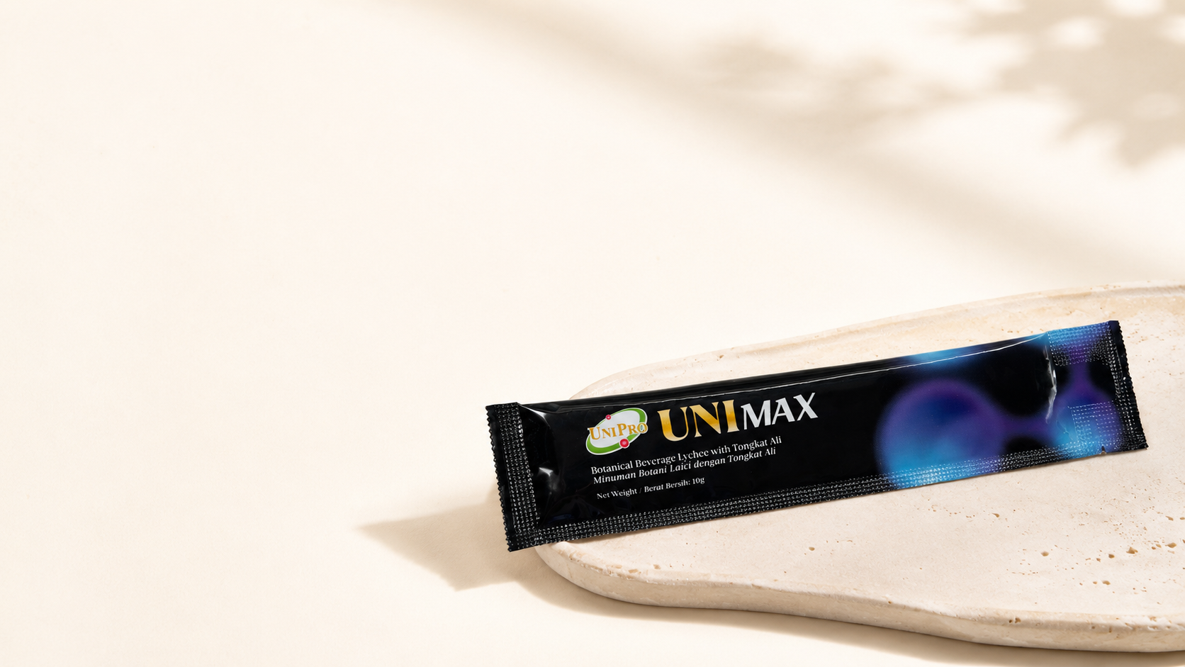UNI MAX sachet flat lay on stone plate with warm light