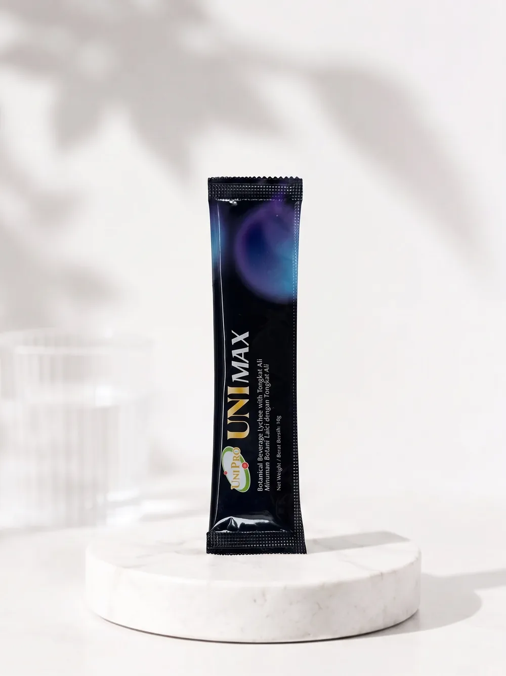 UNI MAX single 10g sachet on a marble pedestal